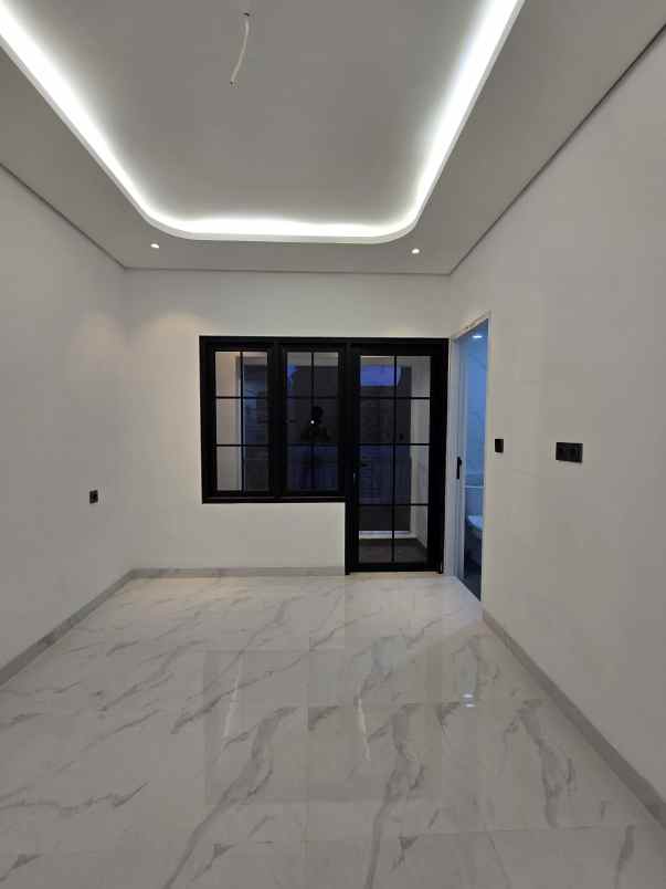 rumah baru dalam komplek di pondok bambu jaktim