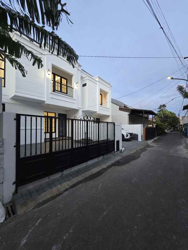 rumah baru dalam komplek di pondok bambu jaktim