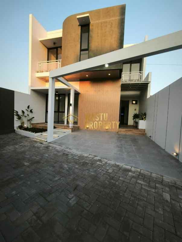 rumah baru desain industrial dalam cluster di sleman