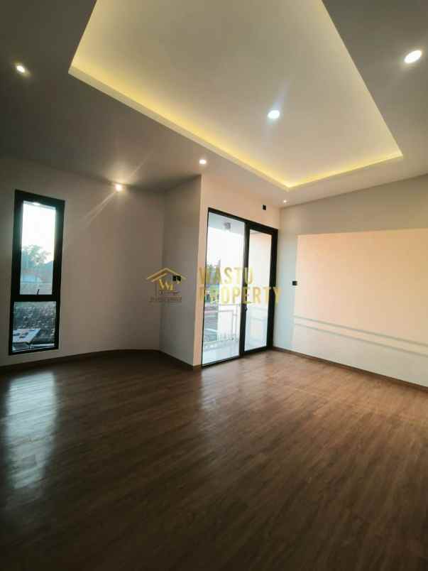 rumah baru desain industrial dalam cluster di sleman