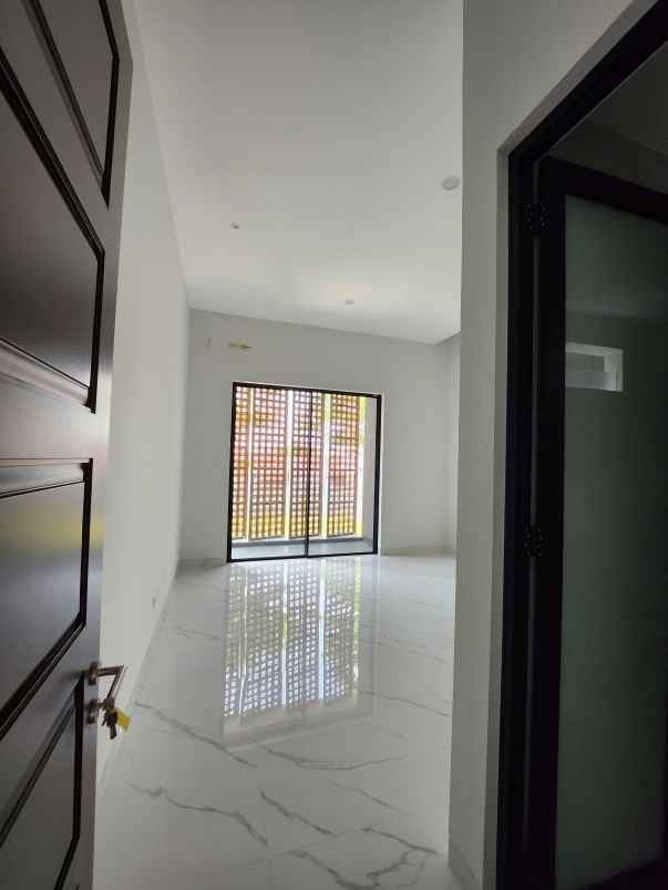 rumah baru woodland citraland surabaya barat