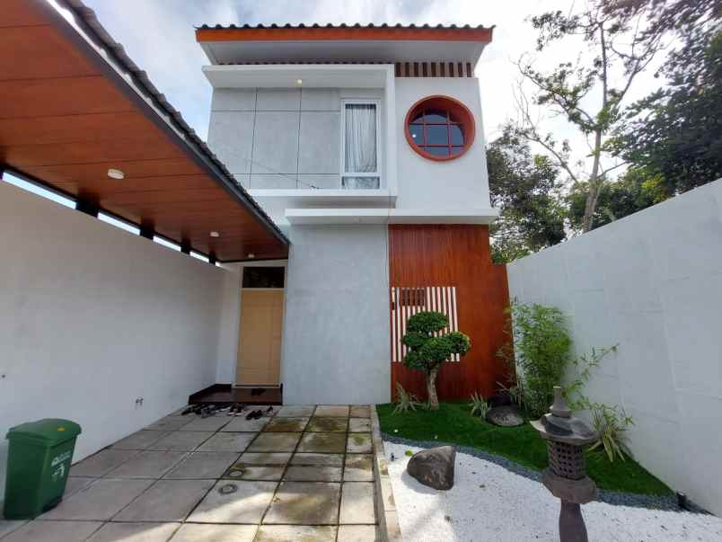 rumah cantik 2 lantai di gamping yogyakarta