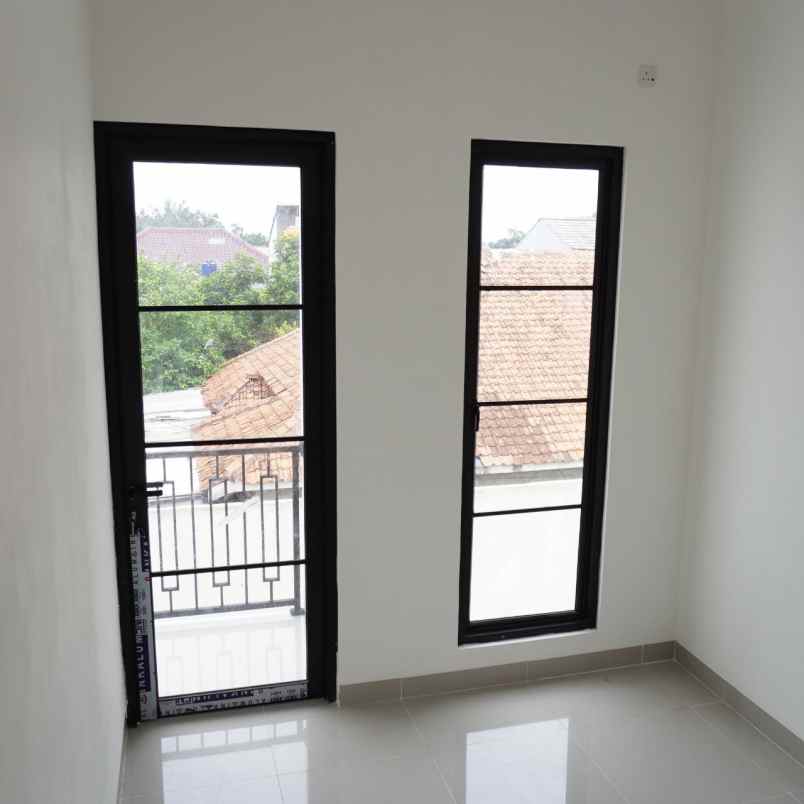 rumah cluster dekat stasiun depok baru