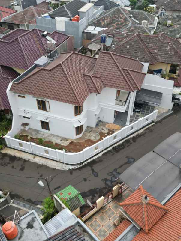 rumah dalam komplek tenang di klender jaktim