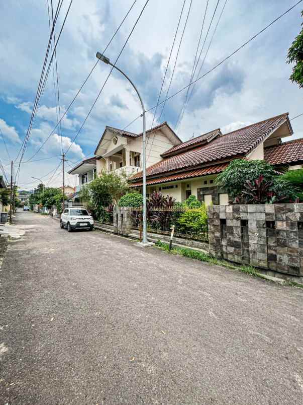 rumah di jl cikutra baru kota bandung