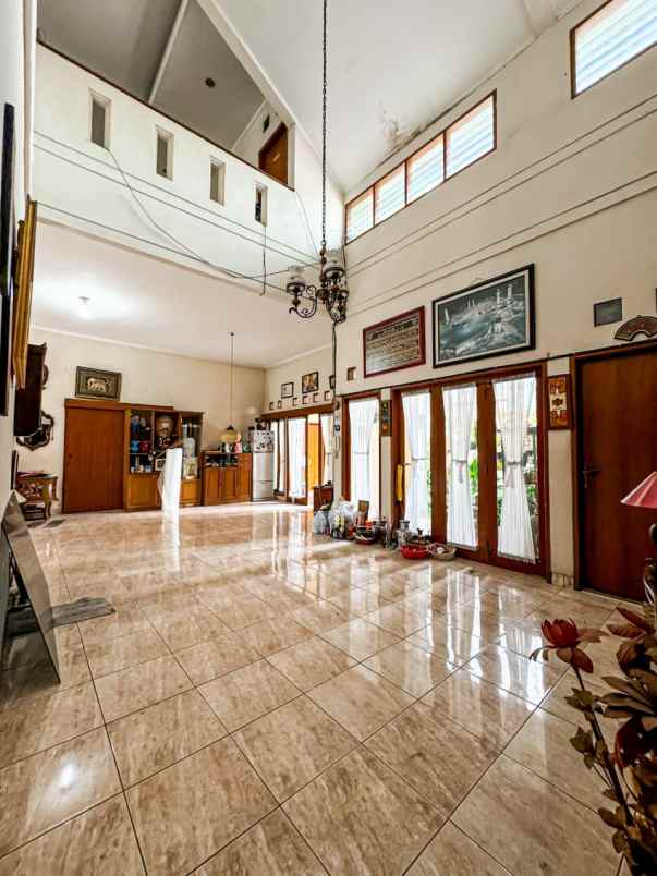 rumah di jl cikutra baru kota bandung