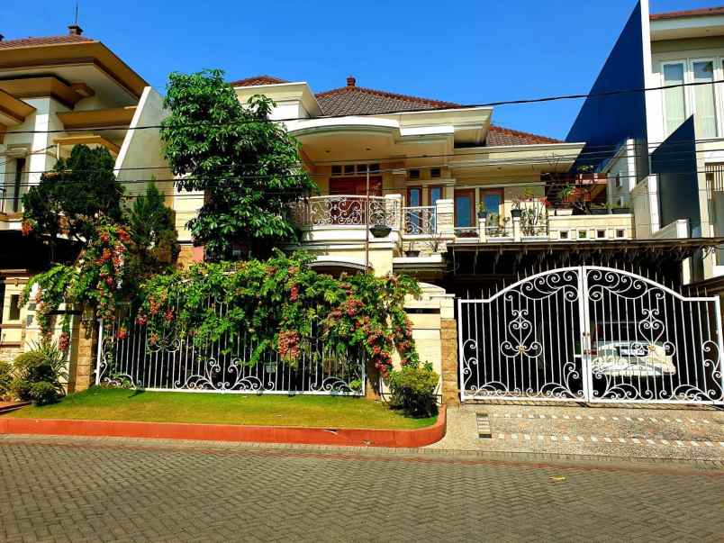 rumah dijual galaxy bumi permai surabaya timur mewah