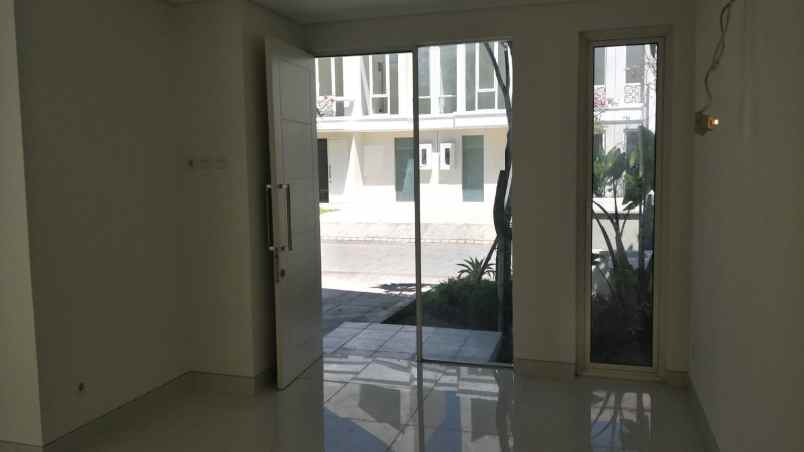 rumah dijual grand pakuwon surabaya barat