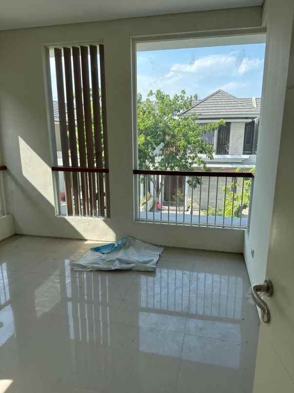 rumah dijual greenlake citraland surabaya barat