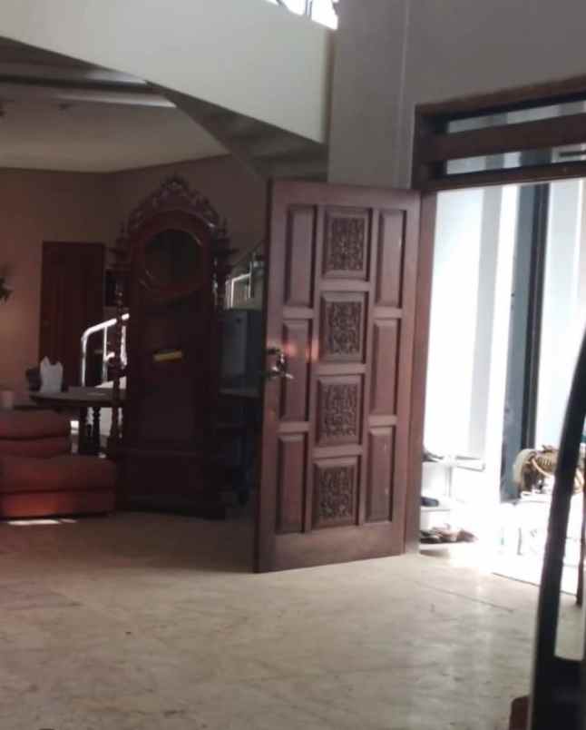 rumah disewakan raya dharmahusada indah surabaya timur