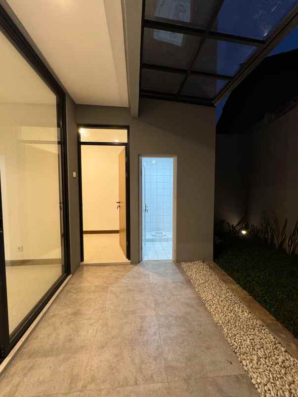 rumah estetik modern dikawasan bintaro jaya sektor 2