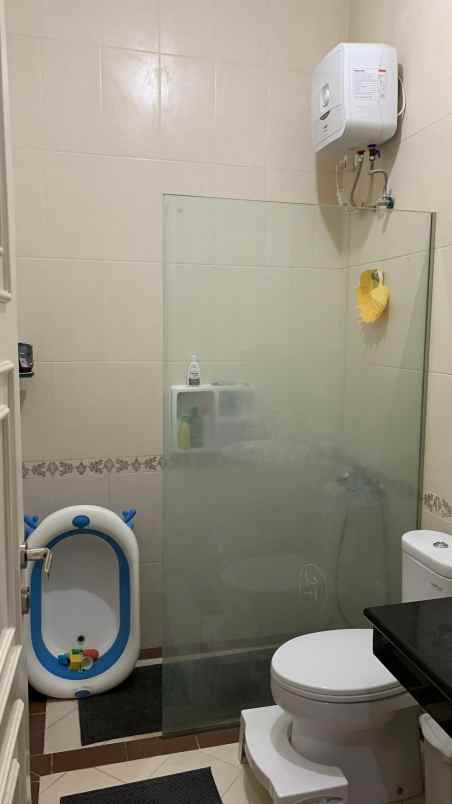 rumah hadap timur di royal residence jakarta timur