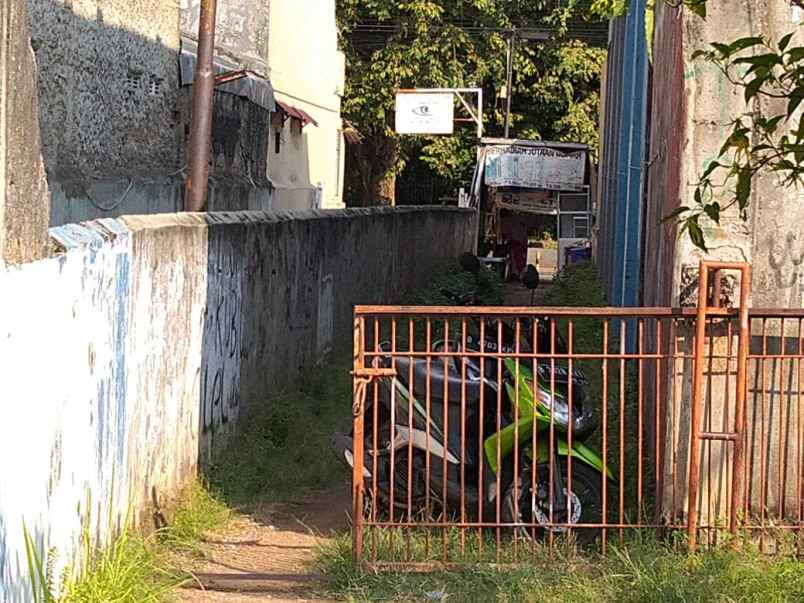 rumah jalan raya agus salim tugu