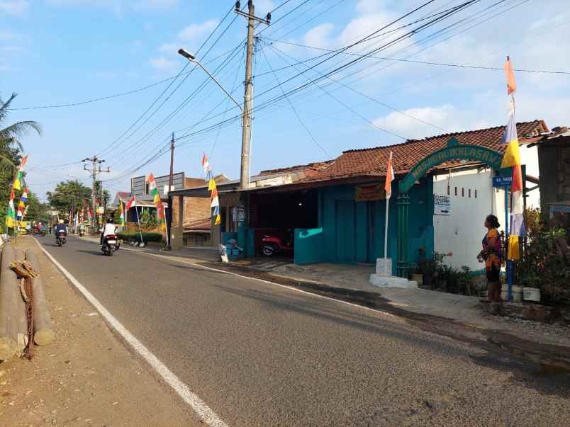 rumah jalan raya pangebatan kecamatan karanglewas