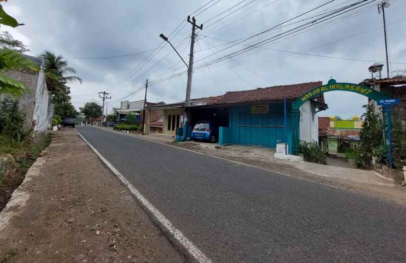 rumah jalan raya pangebatan kecamatan karanglewas