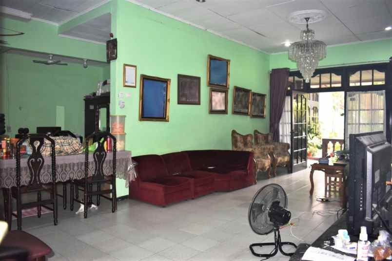 rumah jalan raya penggilingan