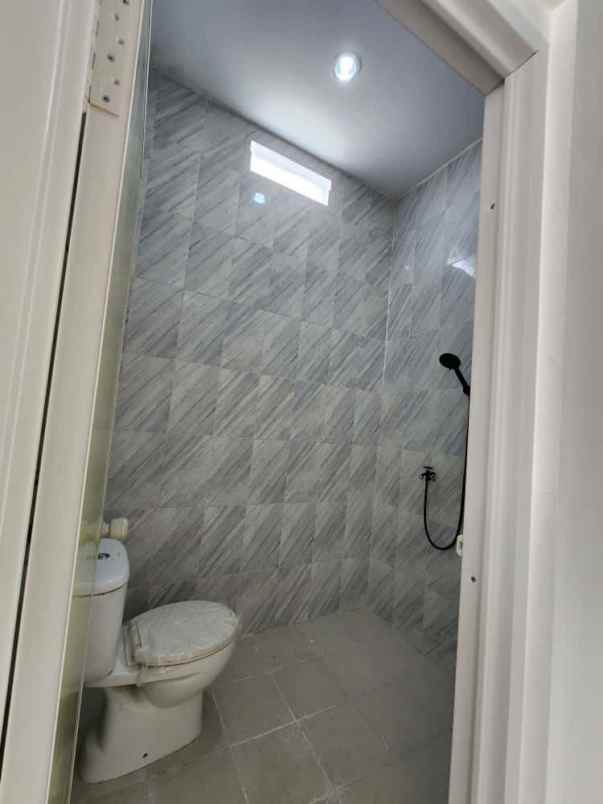 rumah jelidro dekat terminal manukan surabaya barat