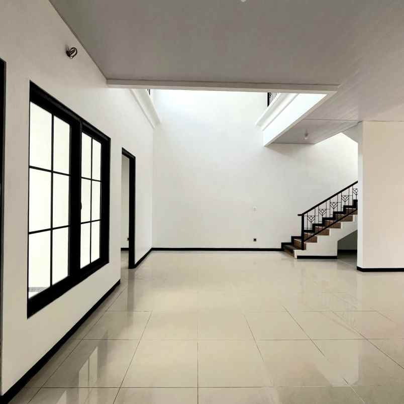 rumah jemursari regency dekat ubaya