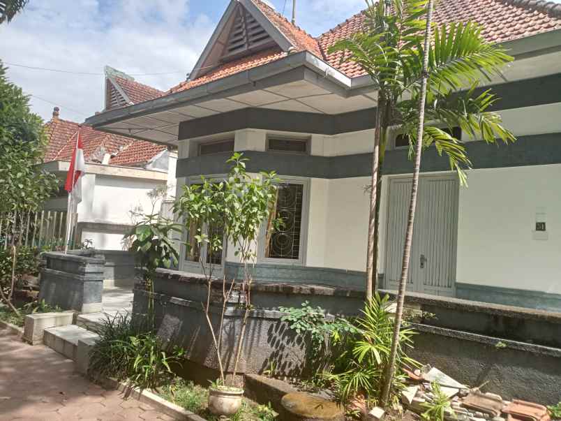 rumah kolonial kawasan ijen boulevard malang