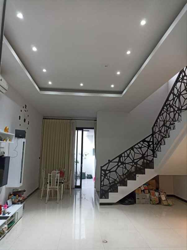 rumah lebak arum minimalis furnished carport 2