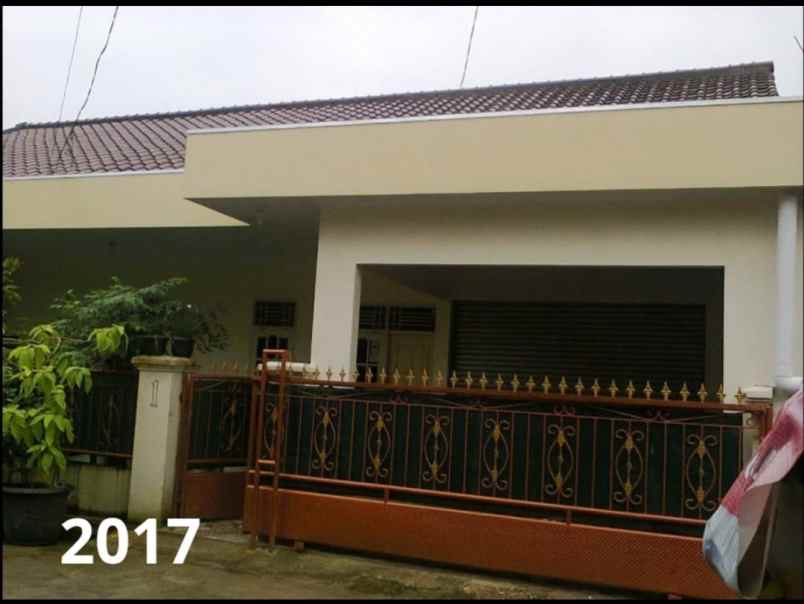 rumah luas 120m persegi bisa nego dekat stasiun