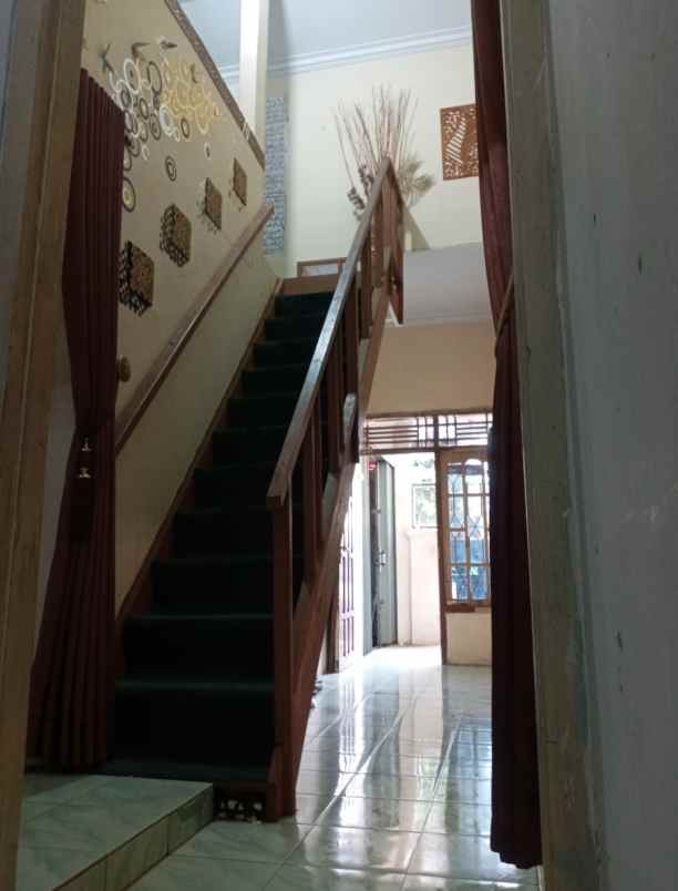 rumah luas 120m persegi bisa nego dekat stasiun