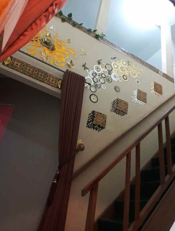 rumah luas 120m persegi bisa nego dekat stasiun