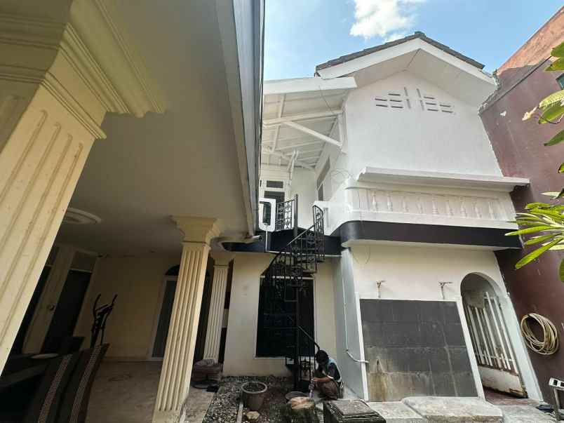 rumah luas di jatiwaringin asri pondok gede bekasi
