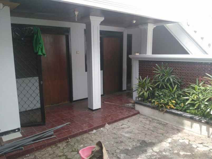 rumah margorejo indah strategis row 4 mobil