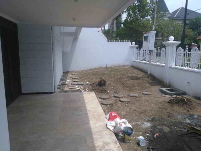 rumah margorejo indah strategis row 4 mobil