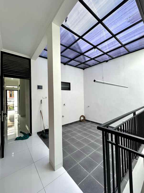 rumah masih baru di tebet barat jakarta selatan