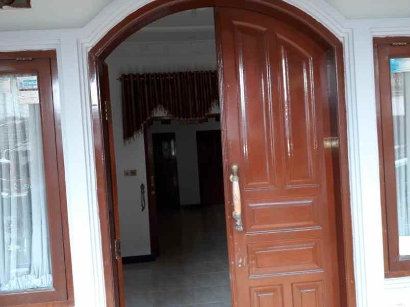 rumah mewah 2 lantai riung bandung