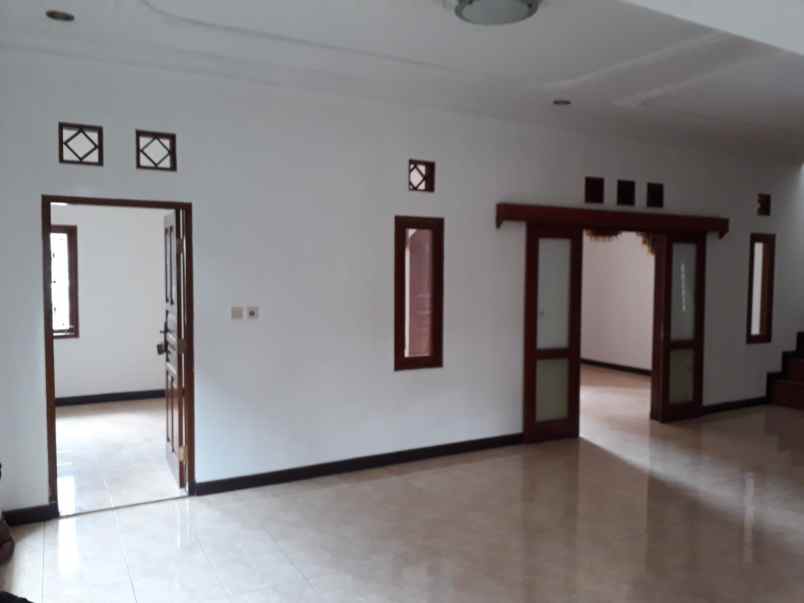 rumah mewah 2 lantai riung bandung