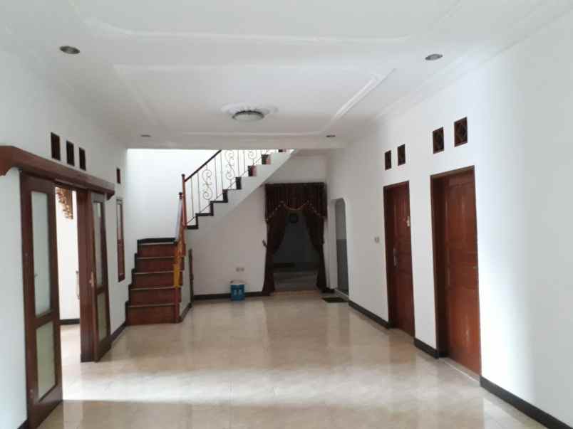 rumah mewah 2 lantai riung bandung