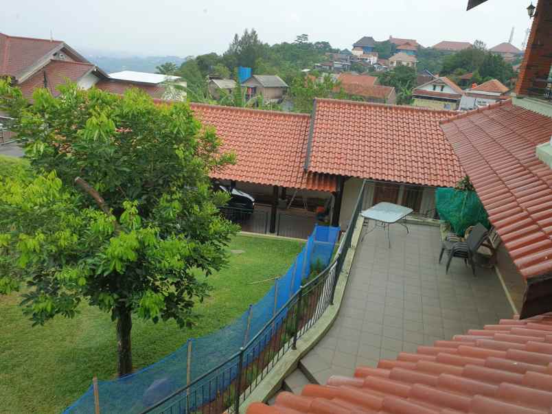 rumah mewah dua lantai daerah srondol kulon semarang