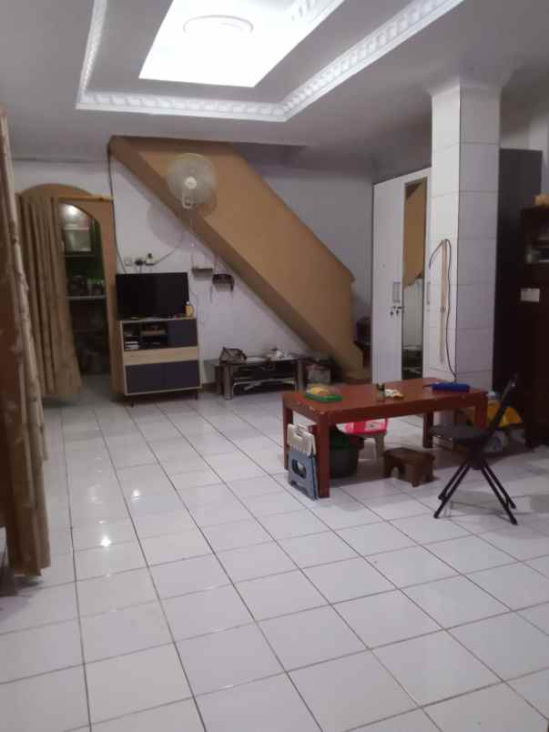 rumah minimalis di cipinang kebembem jakarta timur