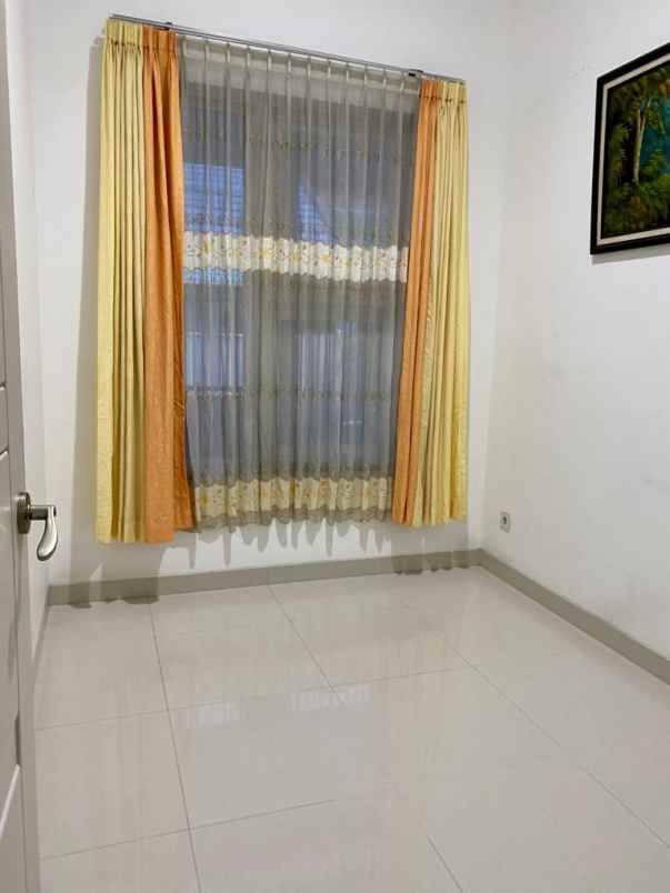 rumah minimalis taman pondok indah