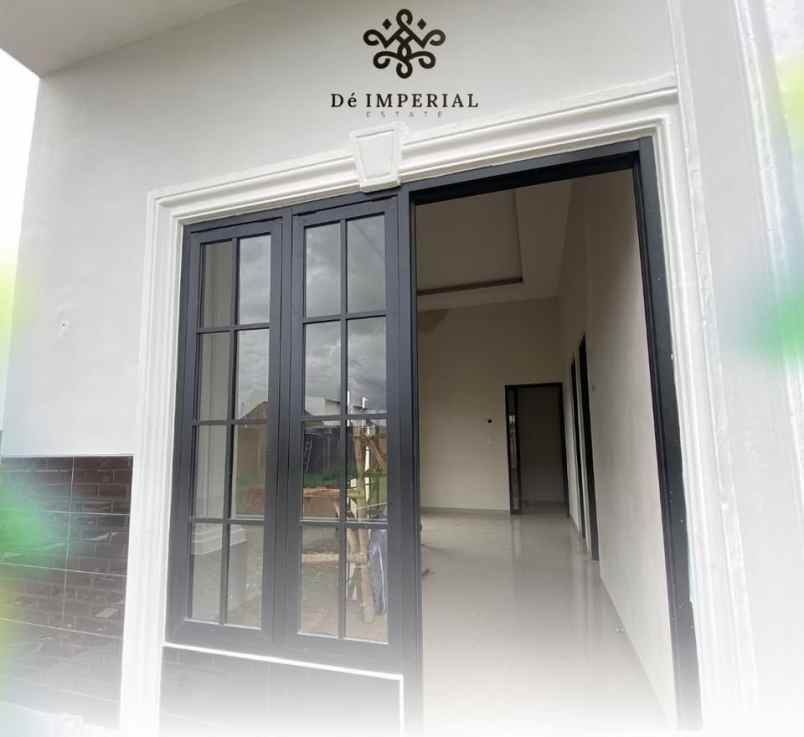 rumah model american klasik di karangploso