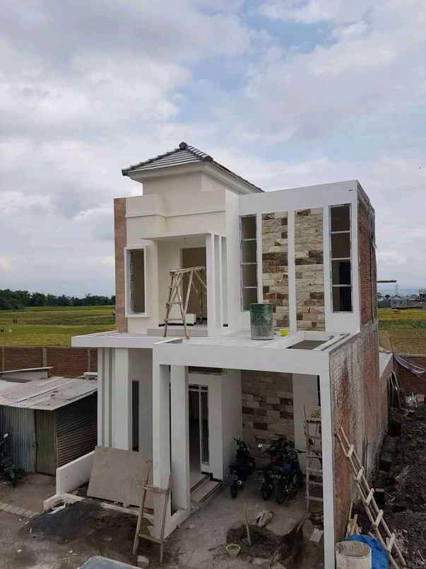 rumah modern lokasi strategis di kota batu