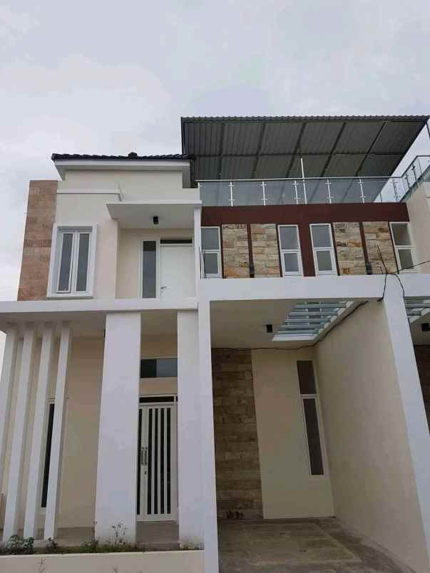 rumah modern lokasi strategis di kota batu