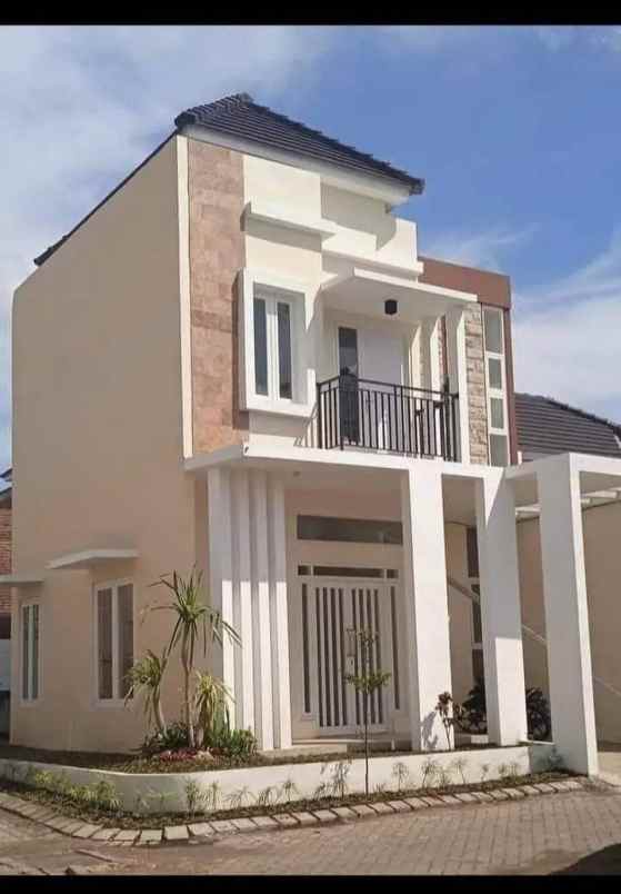 rumah modern lokasi strategis di kota batu