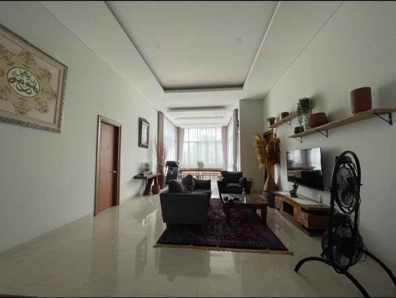 rumah modern minimalist di cipayung jakarta timur