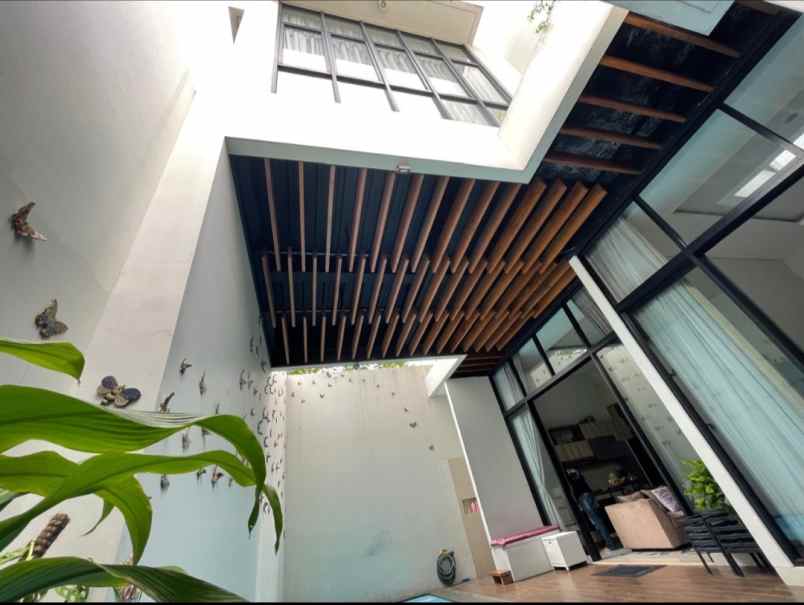 rumah modern minimalist di cipayung jakarta timur