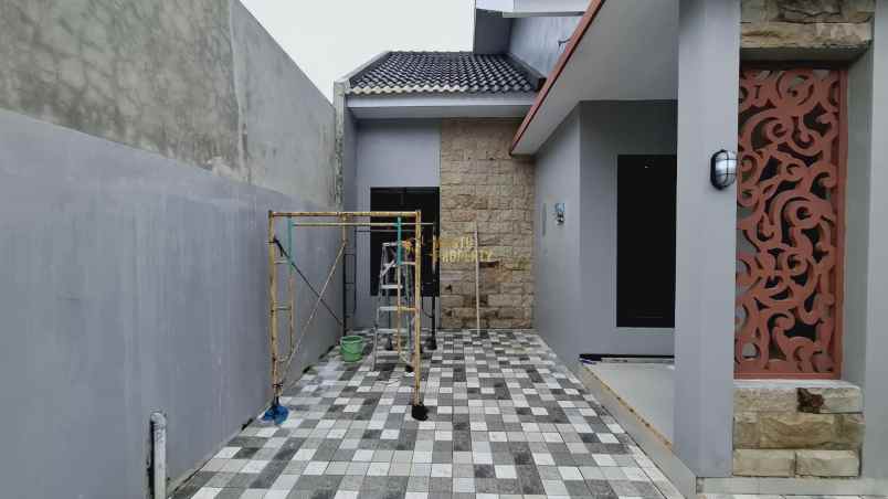 rumah modern tipe besar dekat stadion maguwoharjo