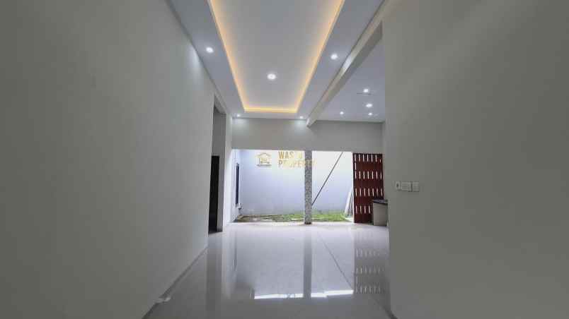 rumah modern tipe besar dekat stadion maguwoharjo