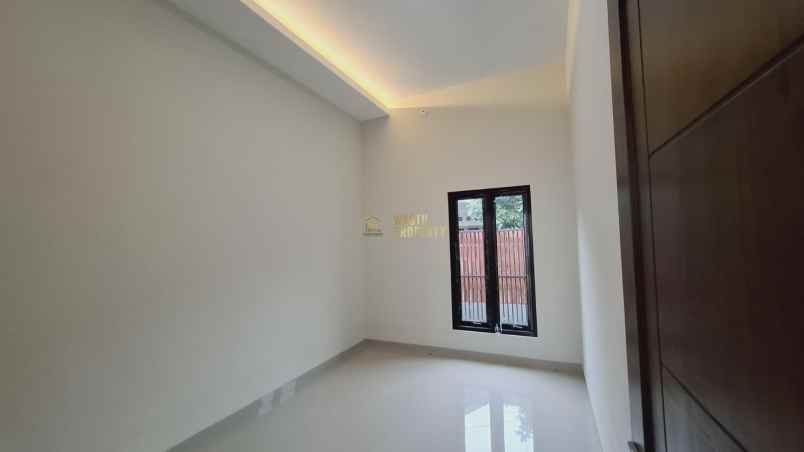 rumah modern tipe besar dekat stadion maguwoharjo