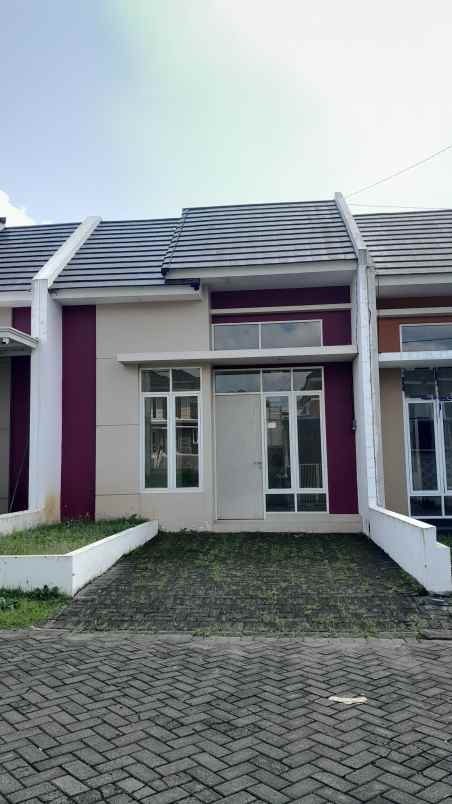 rumah modern view bagus dikelilingi pegunungan