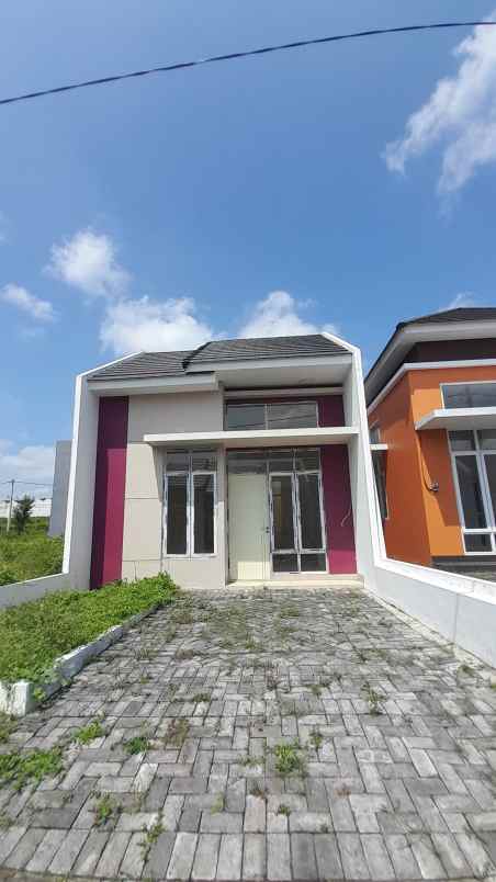 rumah modern view bagus dikelilingi pegunungan