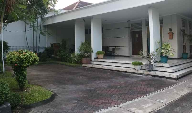 rumah peninggalan belanda bagus di dr soetomo surabaya