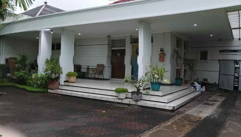 rumah peninggalan belanda bagus di dr soetomo surabaya